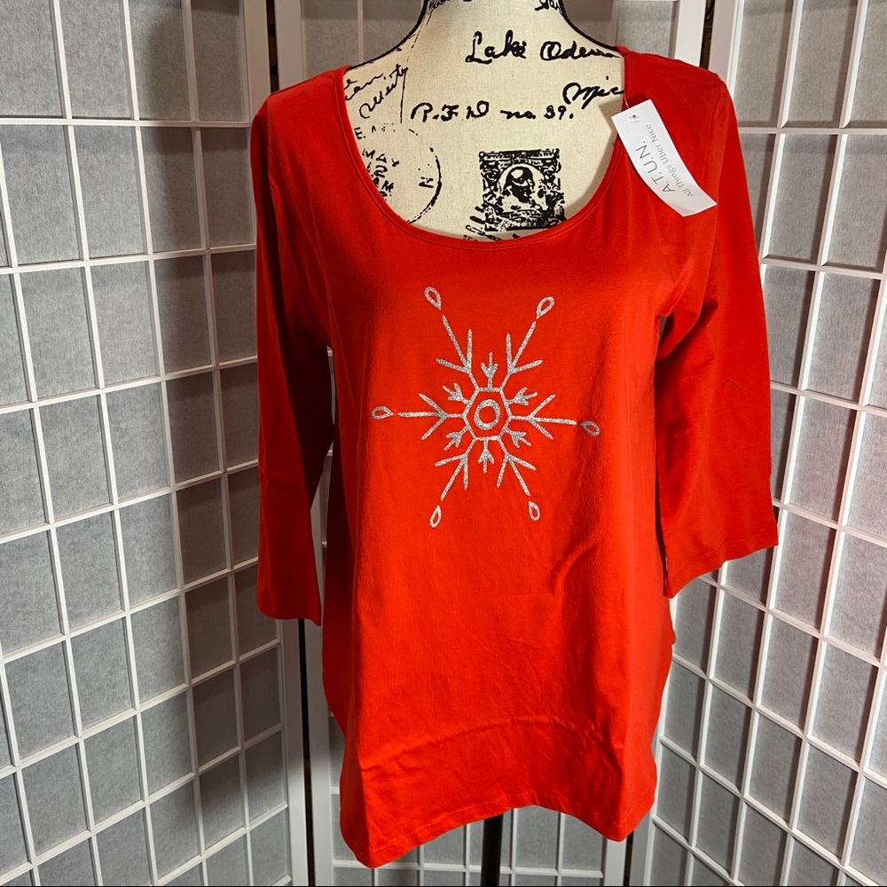 A.T.U.N Size L Christmas Tshirt Red Women…